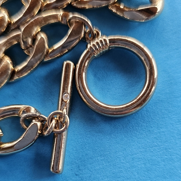 Large Designer Gold Curb Chain - Picture 4 of 6